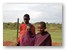 Begrüßung durch junge Massai
